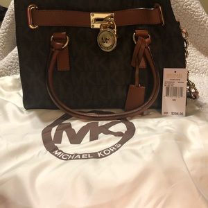 Micheal Kors Signature Hamilton w/ Lock